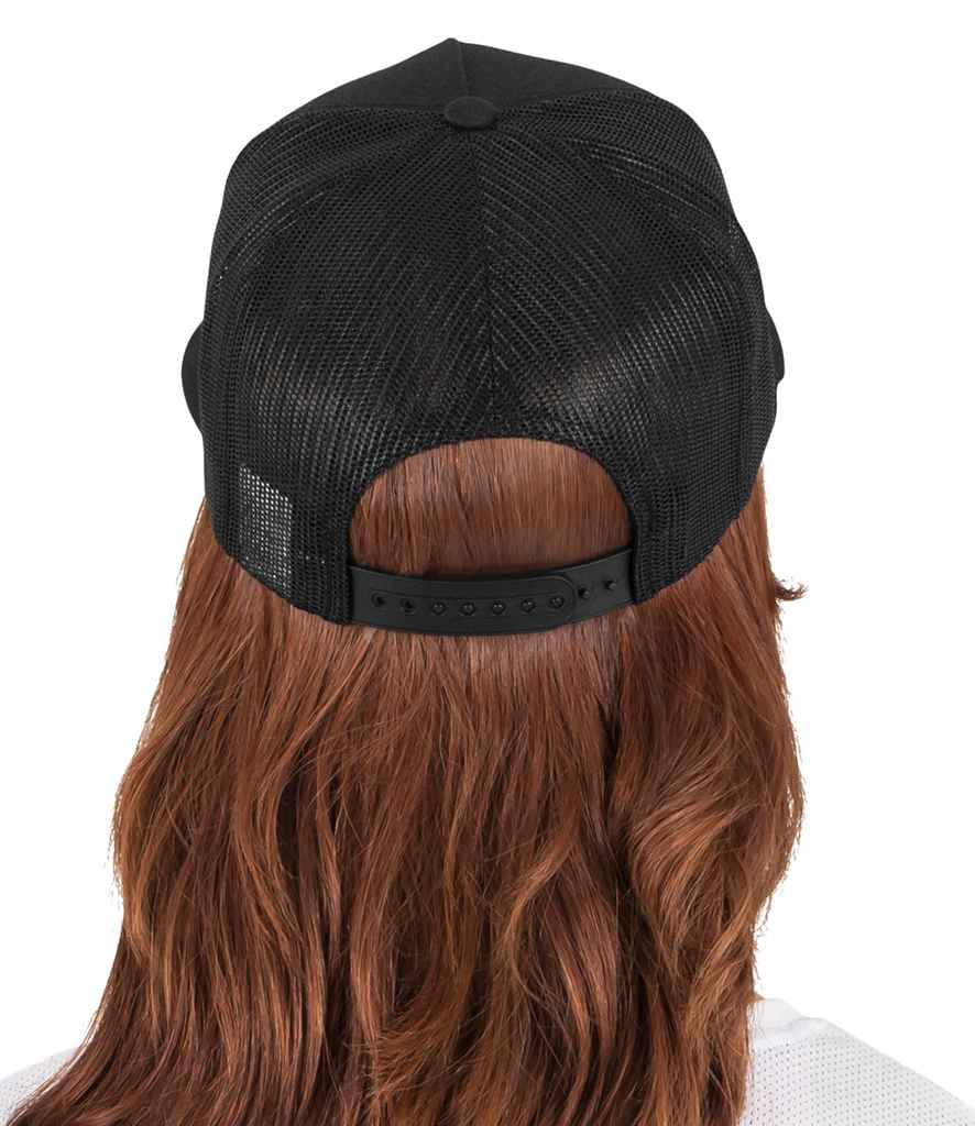 Flexfit Classic Trucker Cap – Stylish and Comfortable Headwear for Everyday Wear