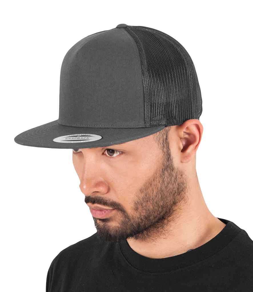 Flexfit Classic Trucker Cap – Stylish and Comfortable Headwear for Everyday Wear