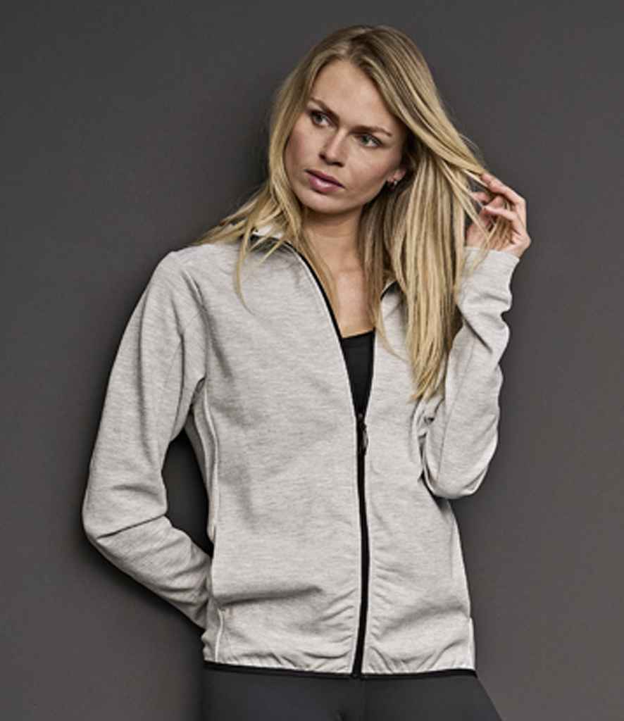 T5706 Heather Grey Model